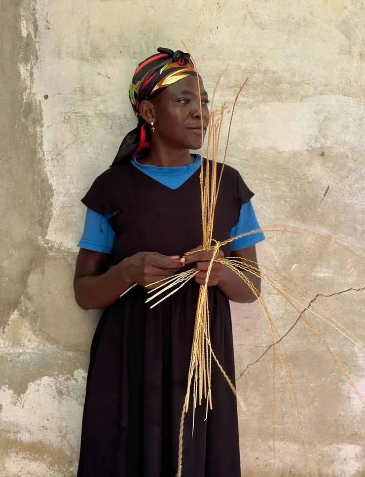 A basket maker separating prepared strands of straw